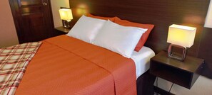 3 habitaciones, escritorio, tabla de planchar con plancha y wifi gratis 