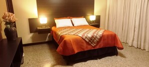 3 slaapkamers, een bureau, een strijkplank/strijkijzer, gratis wifi