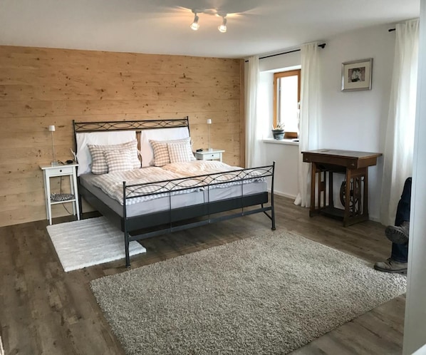 2 Schlafzimmer, Bügeleisen/Bügelbrett, WLAN, Bettwäsche