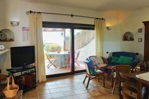 TV, fireplace, stereo - House dominant position on the sea with garden (Villasimius)