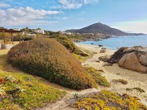 On the beach - House dominant position on the sea with garden (Villasimius)