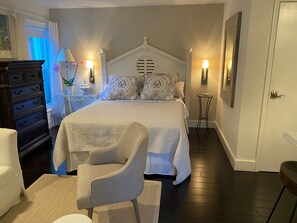 1 bedroom, iron/ironing board, WiFi, bed sheets - Charming Private Garden Cottage hide away in the heart of Sarasota  (Sarasota)