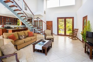 Smart TV, reproductor de DVD, libros y videoteca 