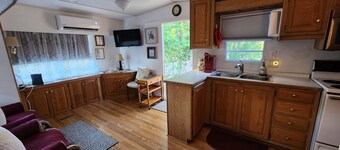 Newly Renovated 1 QUEEN BEDROOM/1 BATH PRIVATE ADULT GET-A-WAY