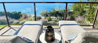 'The Nest' at Villa Magnolia: Luxury Couples Getaway and Breathtaking Lake Views