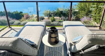 'The Nest' at Villa Magnolia: Luxury Couples Getaway and Breathtaking Lake Views