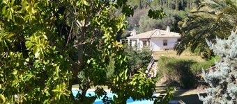 Lyxvilla med tennisbana och privat pool