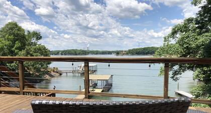 Robyn's Nest -- Lovely Lakefront Property with Expansive View