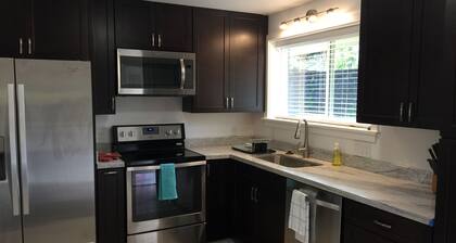 Aaron's Beach House - hiljattain remontoitu omakotitalo 5 minuutin kävelymatkan päässä rannalta