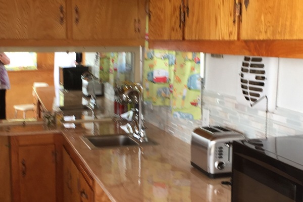 Køleskab, mikrobølgeovn, kogeplade, kaffe-/temaskine