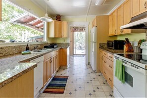 雪櫃、焗爐、爐具、洗碗機