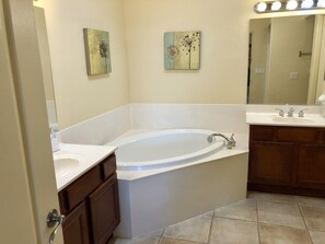 Combined shower/tub, hair dryer, towels, soap - Starr Pass Escape 3 Bedroom (TUCSON)