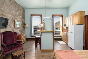 1 bedroom, free WiFi, bed sheets - New Sauna Stone Quarry Studio apartment (Del Norte)