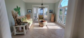 Smart-TV, Kamin, Videospiele, DVD-Player