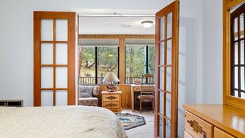 3 bedrooms, desk, iron/ironing board, free WiFi