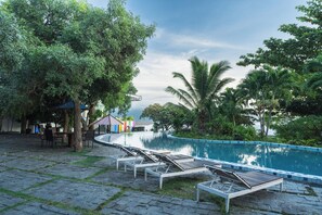 2 piscines extérieures