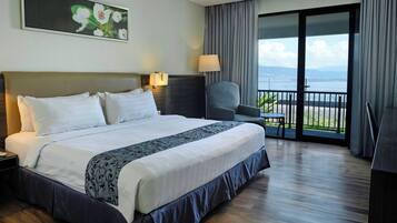 Premier With balcony sea view | Frigobar, cofres nos quartos, escrivaninha