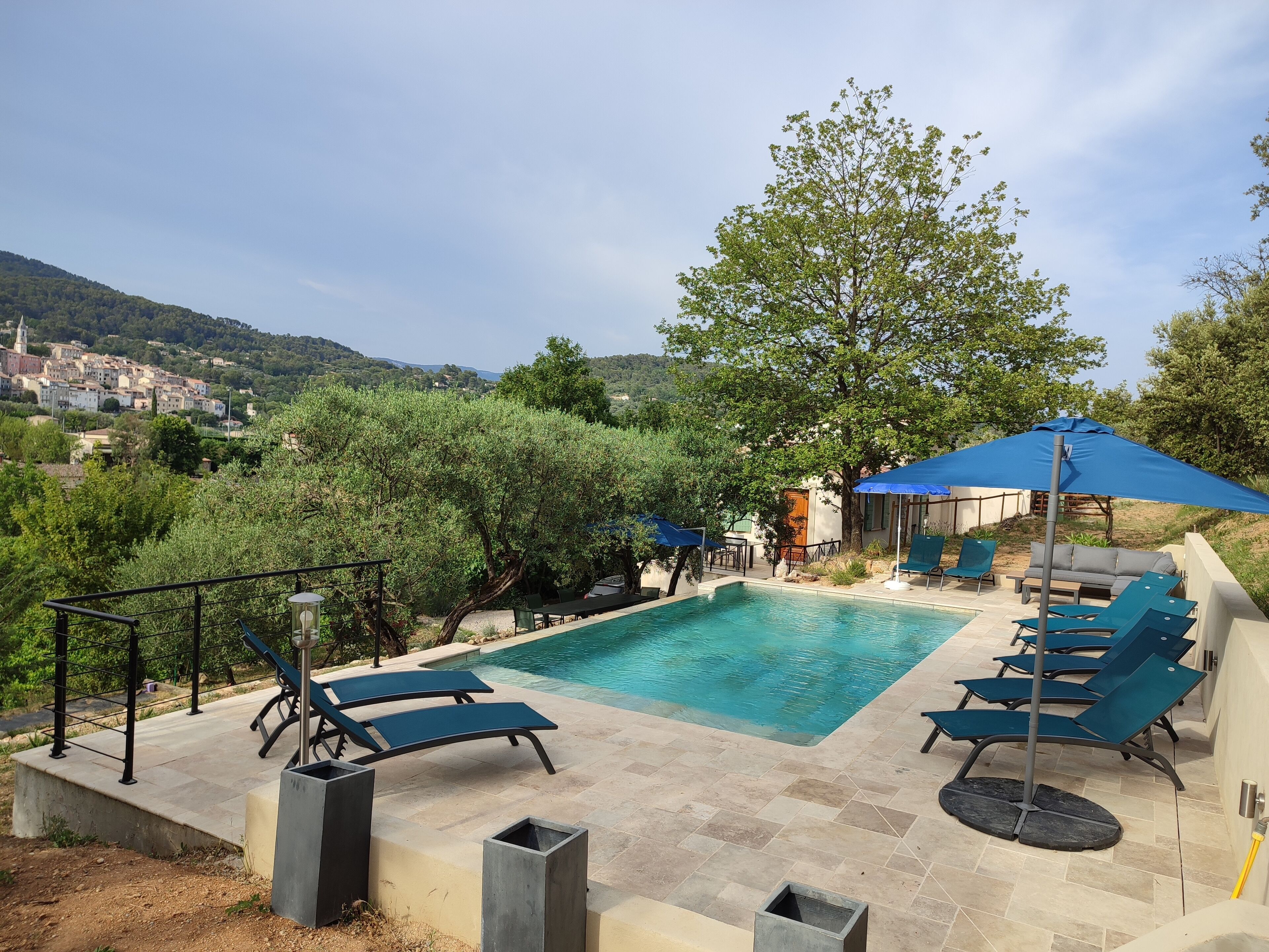 Alberca al aire libre y alberca climatizada