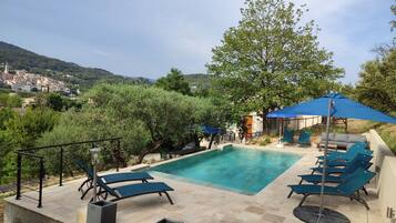 Piscina all'aperto, una piscina riscaldata