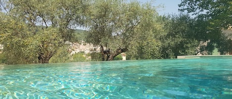 Piscina all'aperto, una piscina riscaldata