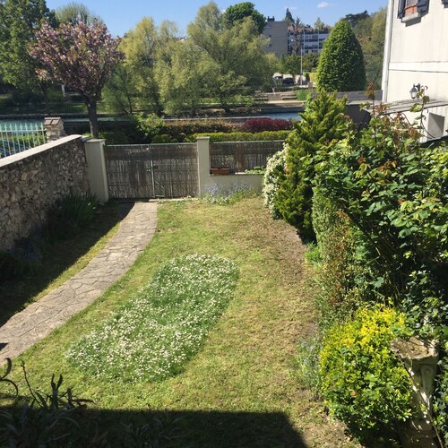 Charmante maison de bord de Marne avec jardin entre Paris et Disneyland