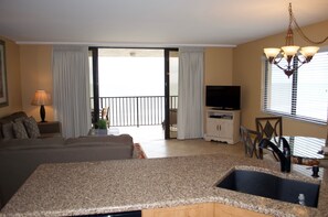 Smart TV, DVD player, books, stereo