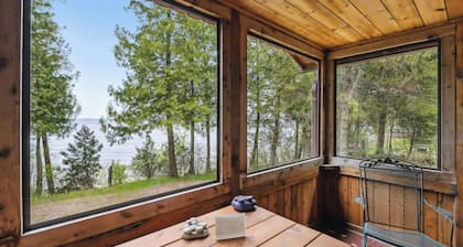 Gehen Sie zurück in die Zeit Ihres Großelternhauses! Urige Door County Cabin mit Blick auf den Sonnenuntergang ...