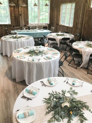 Banquet hall - Beautiful compound, 10 mile views, on 300 acre ranch, next to Galena Territory (Elizabeth)
