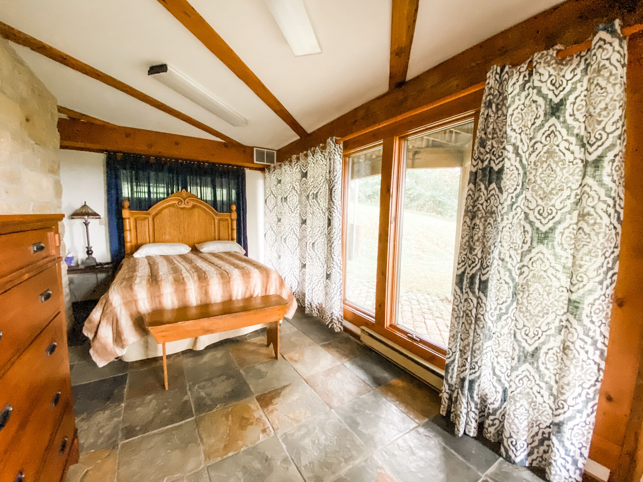 11 soverom, strykejern/-brett, wi-fi og sengetøy