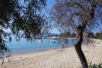 Villa breathtaking sea view, 5-10 minutes walk from the beach, for 12 people