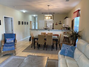 Smart TV, DVD player, books - Updated ground-level 3 BR/2 BA condo beside pool. Golf, Tennis, and family fun. (Sunset Beach)