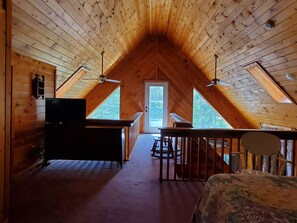 2 bedrooms, iron/ironing board, travel cot, free WiFi