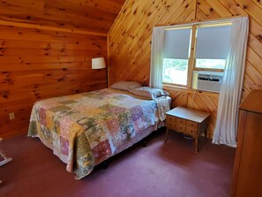 2 bedrooms, iron/ironing board, travel cot, free WiFi - Peace and quiet on the lake (Becket)