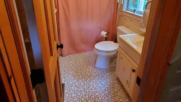 Hårføner, håndklær og toalettpapir