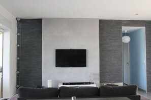 Smart TV, books