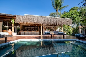 Outdoor pool, pool loungers - Casa e Pousada Alecrim (Porto Seguro)