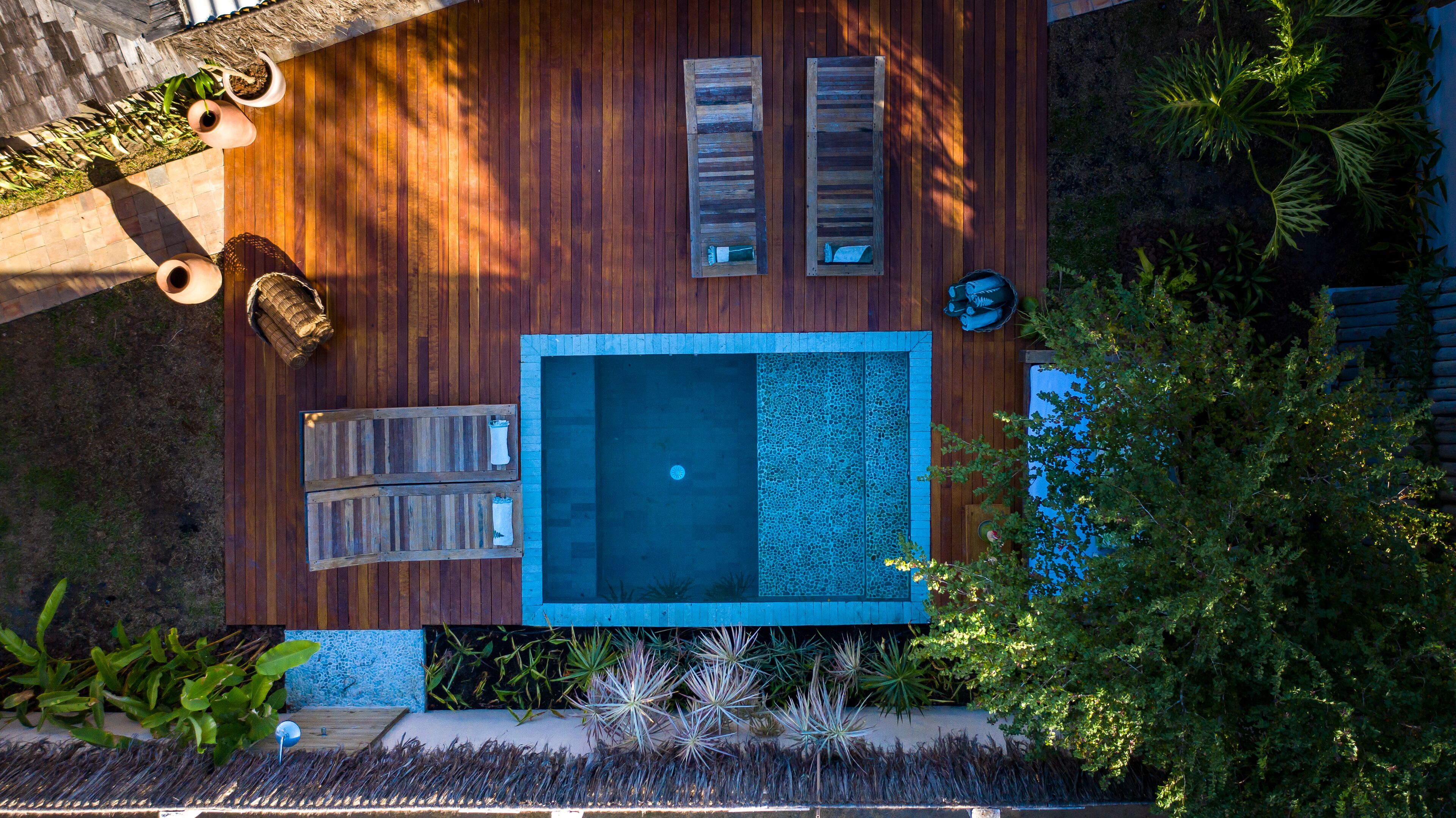 Outdoor pool, sun loungers