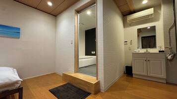ベーシック ダブルルーム バス付き 禁煙 | WiFi (無料)、ベッドシーツ