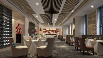 Lunch and dinner served