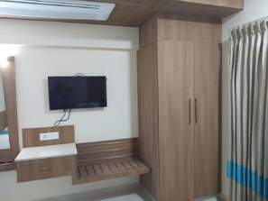 Soundproofing, free WiFi