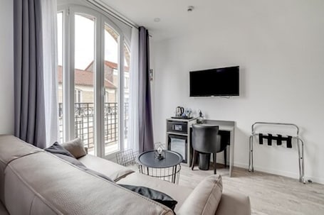 Decoración personalizada, muebles diferentes y escritorio