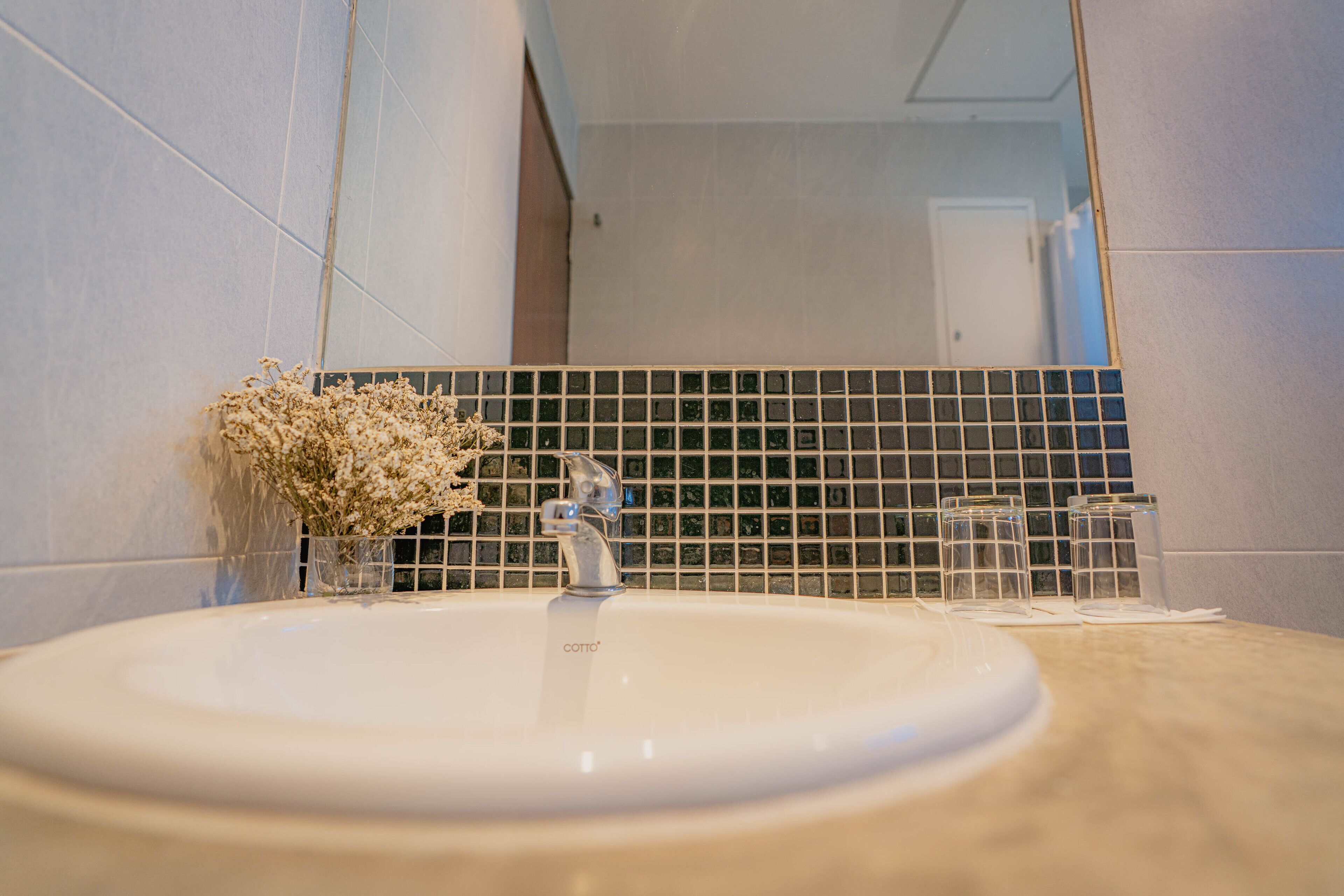 suite, 1 king bed | bathroom sink