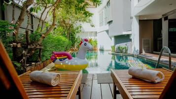 Outdoor pool, open 7:00 AM to 10:00 PM, pool umbrellas, sun loungers