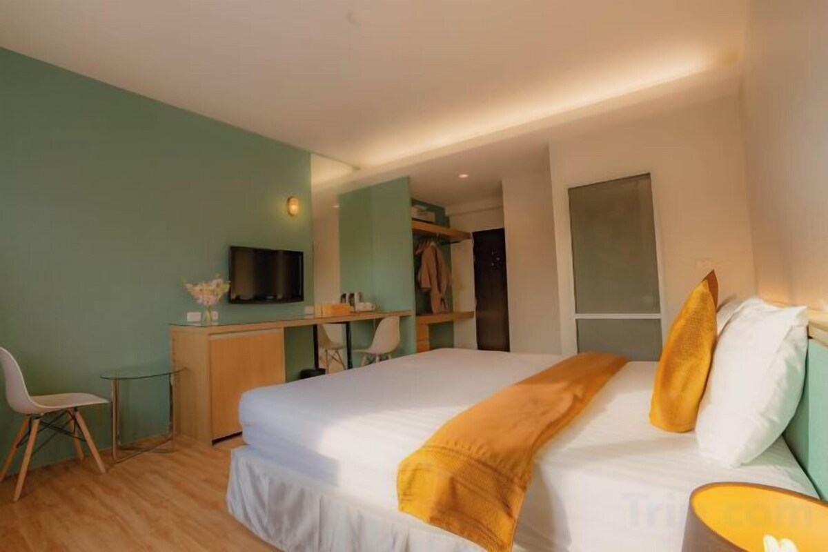 1 bedroom, in-room safe, desk, blackout drapes