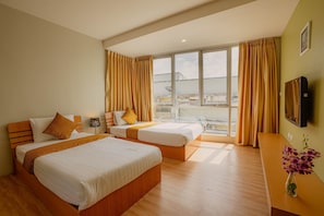 Habitación familiar | 1 habitación, caja de seguridad en la habitación y escritorio