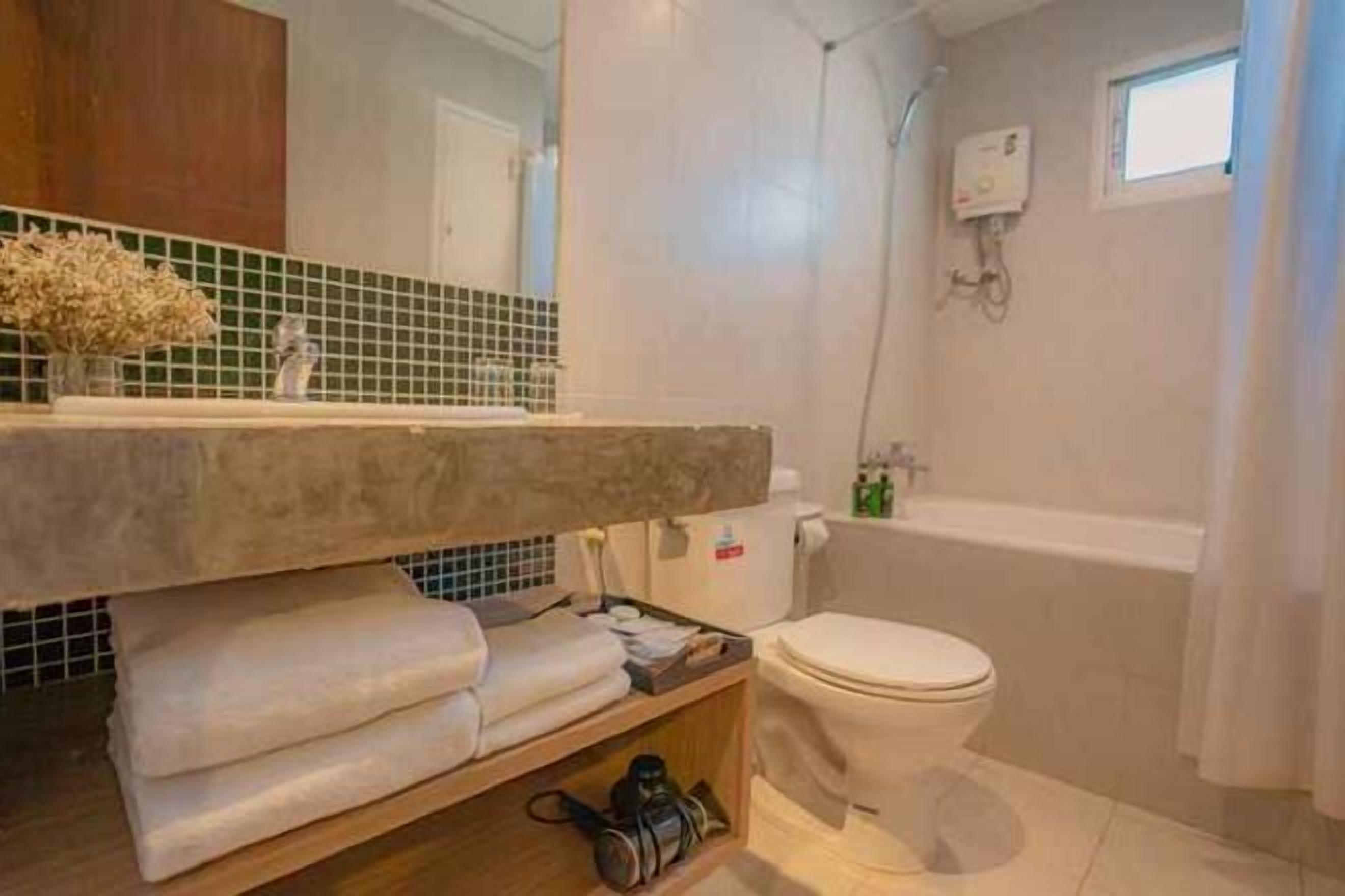 ห้องน้ำ | ของใช้ในห้องน้ำฟรี, ไดร์เป่าผม, เสื้อคลุมอาบน้ำ, รองเท้าสวมภายในห้อง