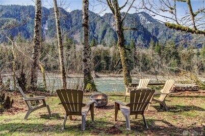 Galena's Getaway:  Spacious & bright riverfront home in Cascades w/ hot tub on gorgeous 3 acres