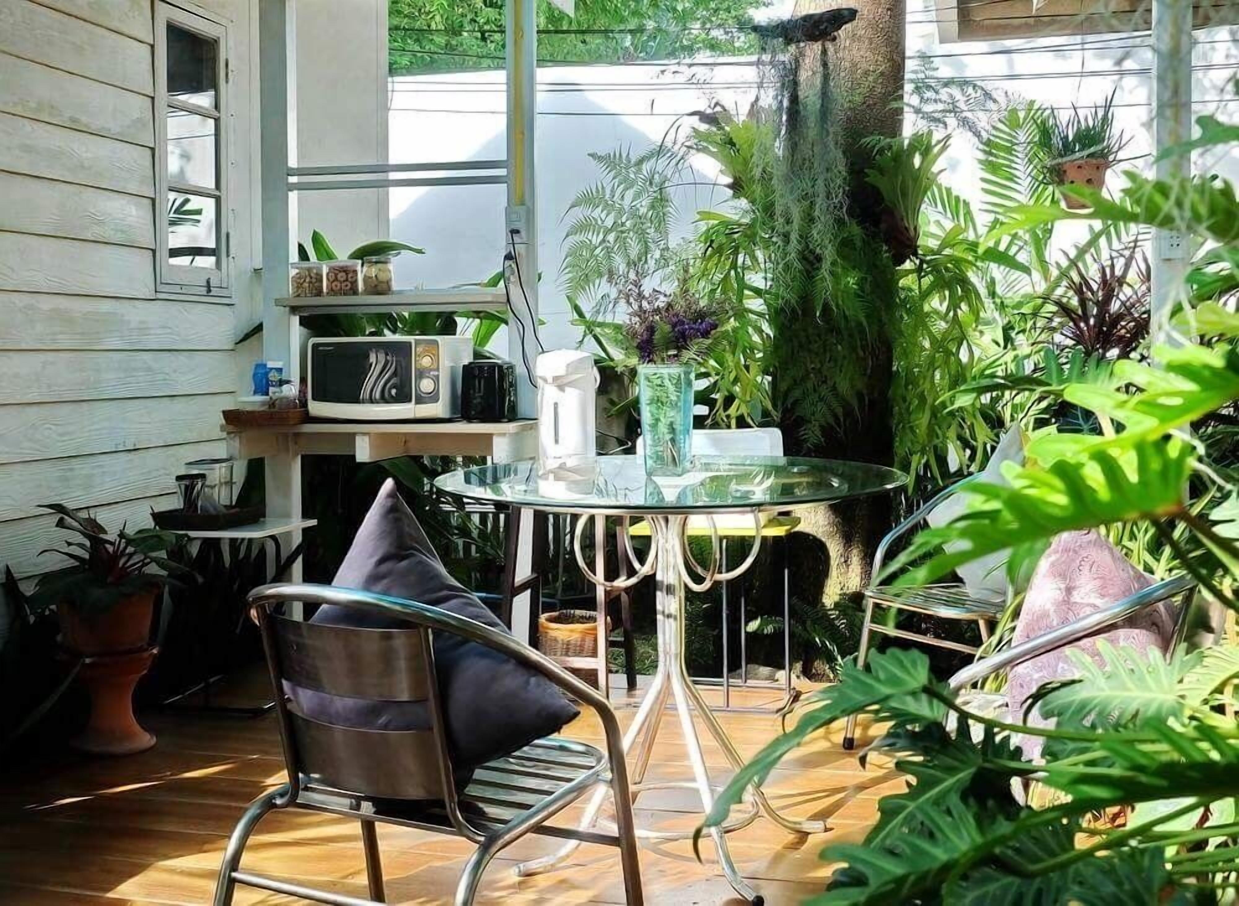 cottage with garden view | living area | 30-inch led tv with cable channels, tv