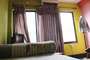 In-room safe, free WiFi - Duna Tapari Restaurant & Guest House (Byas)