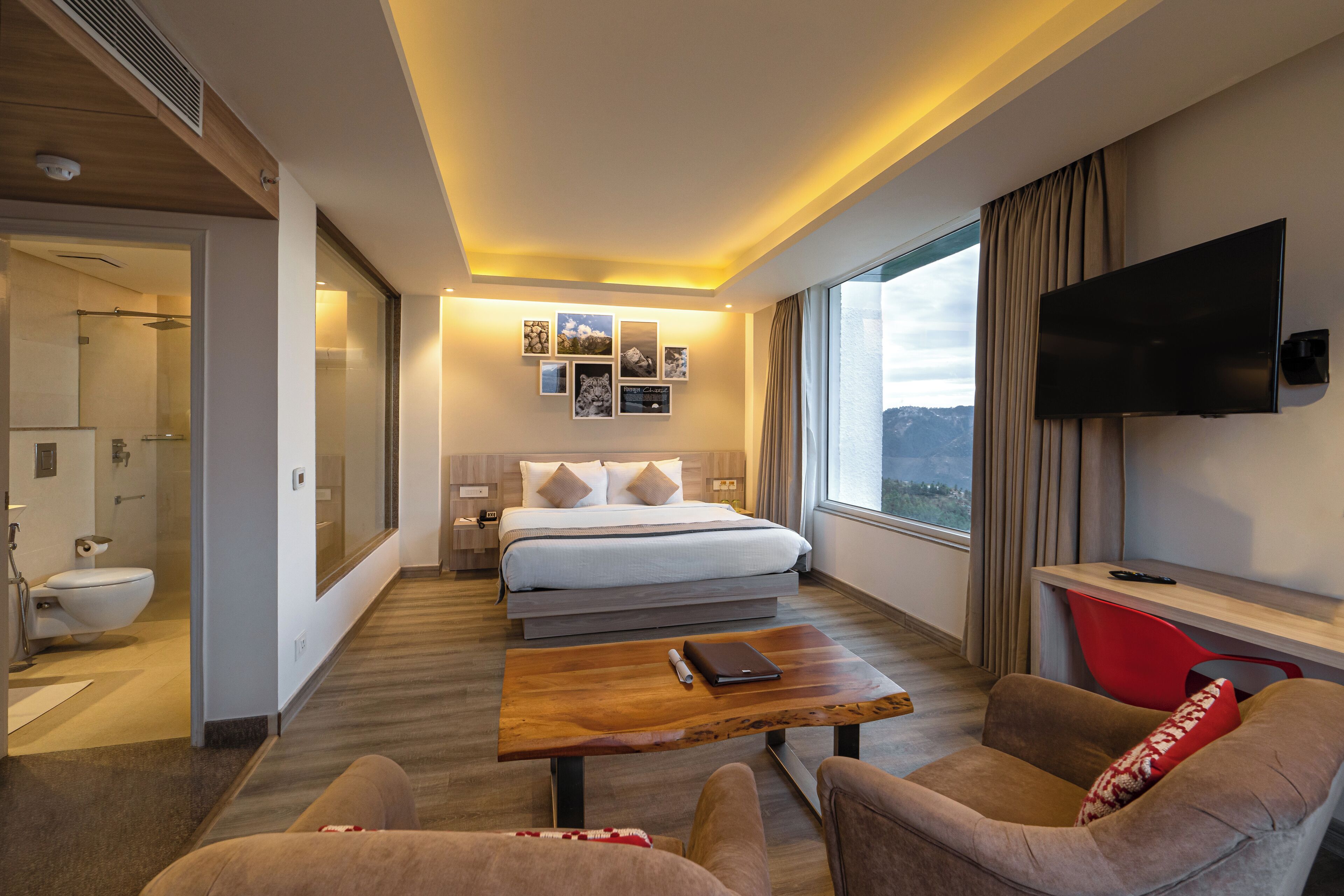 Premium Room | Egyptian cotton sheets, premium bedding, Select Comfort beds, minibar